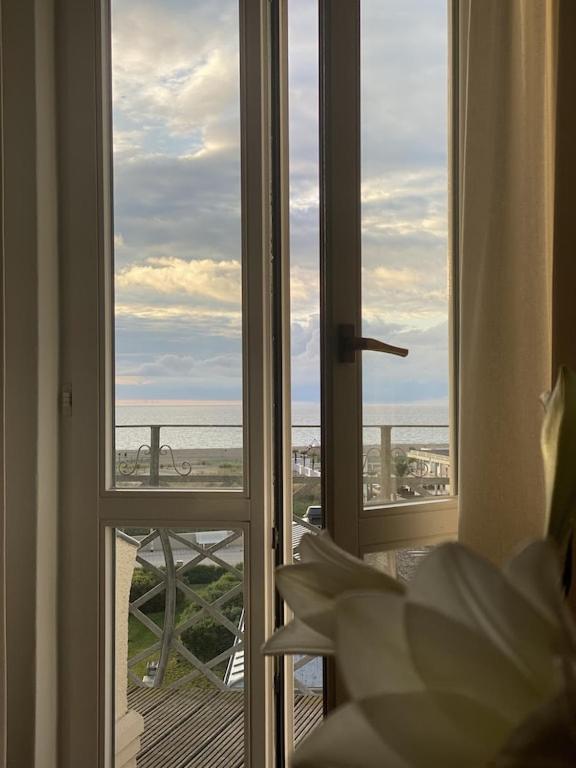 Villa Seeblick Warnemuende - Fewo Mit Meerblick Und Balkon Direkt Am Strand Fuer 2-4 Pers Rostock Exteriér fotografie